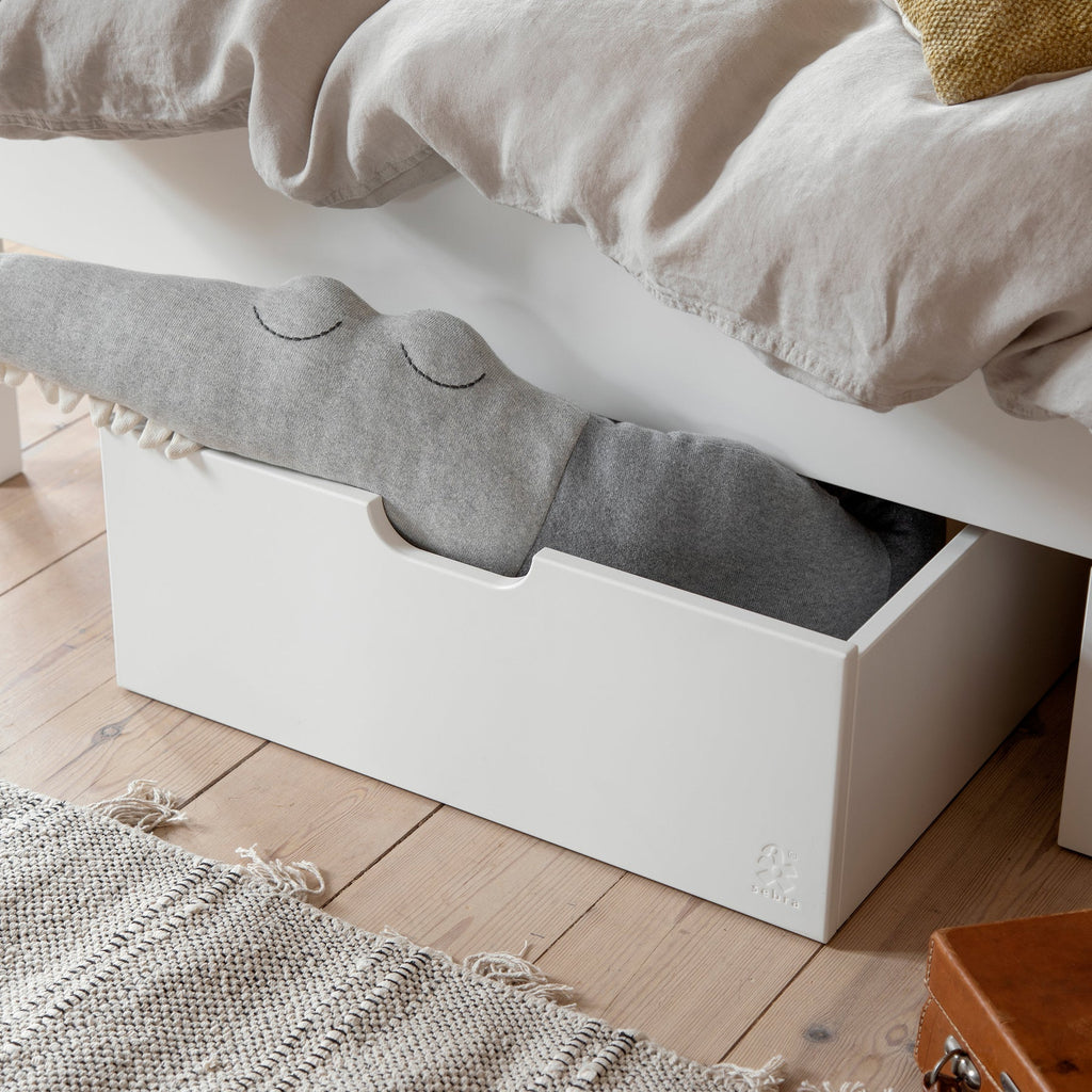 Sebra Classic White bed drawer styled in children’s room