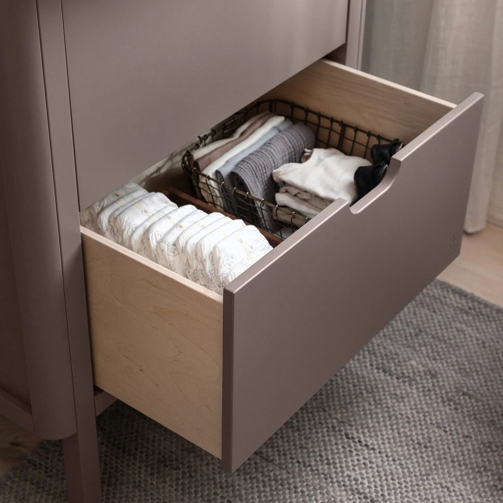 Sebra Changing Unit - Jetty Beige - Open with folded clothes