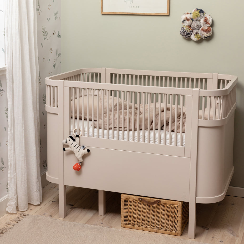 Sebra Cot Bed Baby & Junior - Birchbark rose - In Room