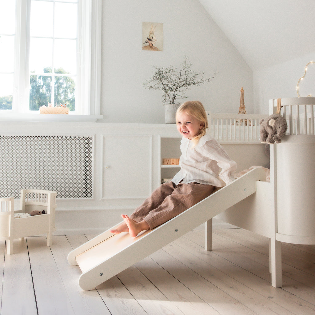 Sebra Cot Bed Baby & Junior - Classic White - Child down slide