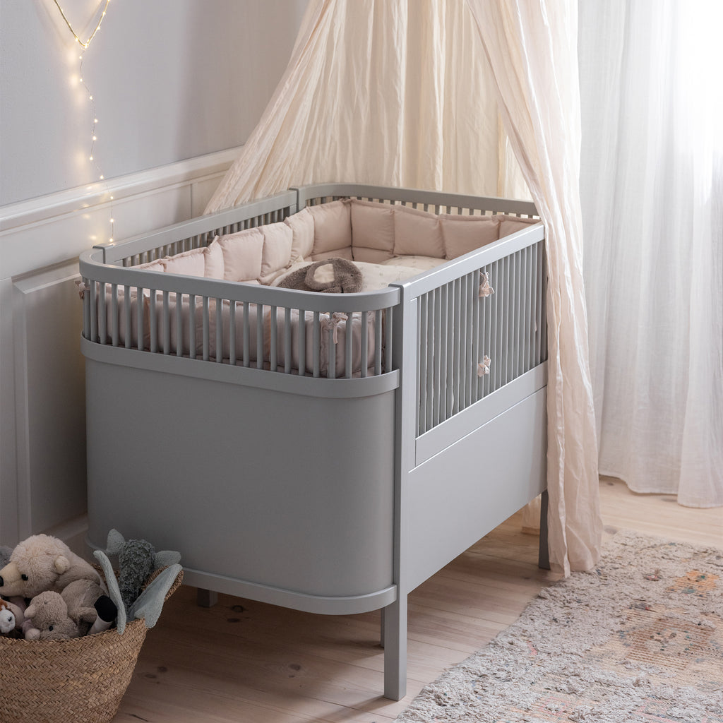 Sebra Cot Bed Baby & Junior - Stone grey - In Room